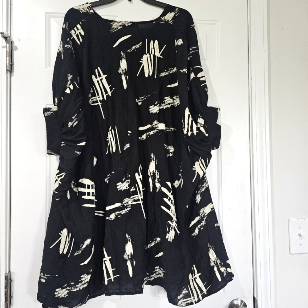 Patrizia Luca Black and White Abstract Women's Top Lagon Size 0/S{Extra Small} - Picture 10 of 11